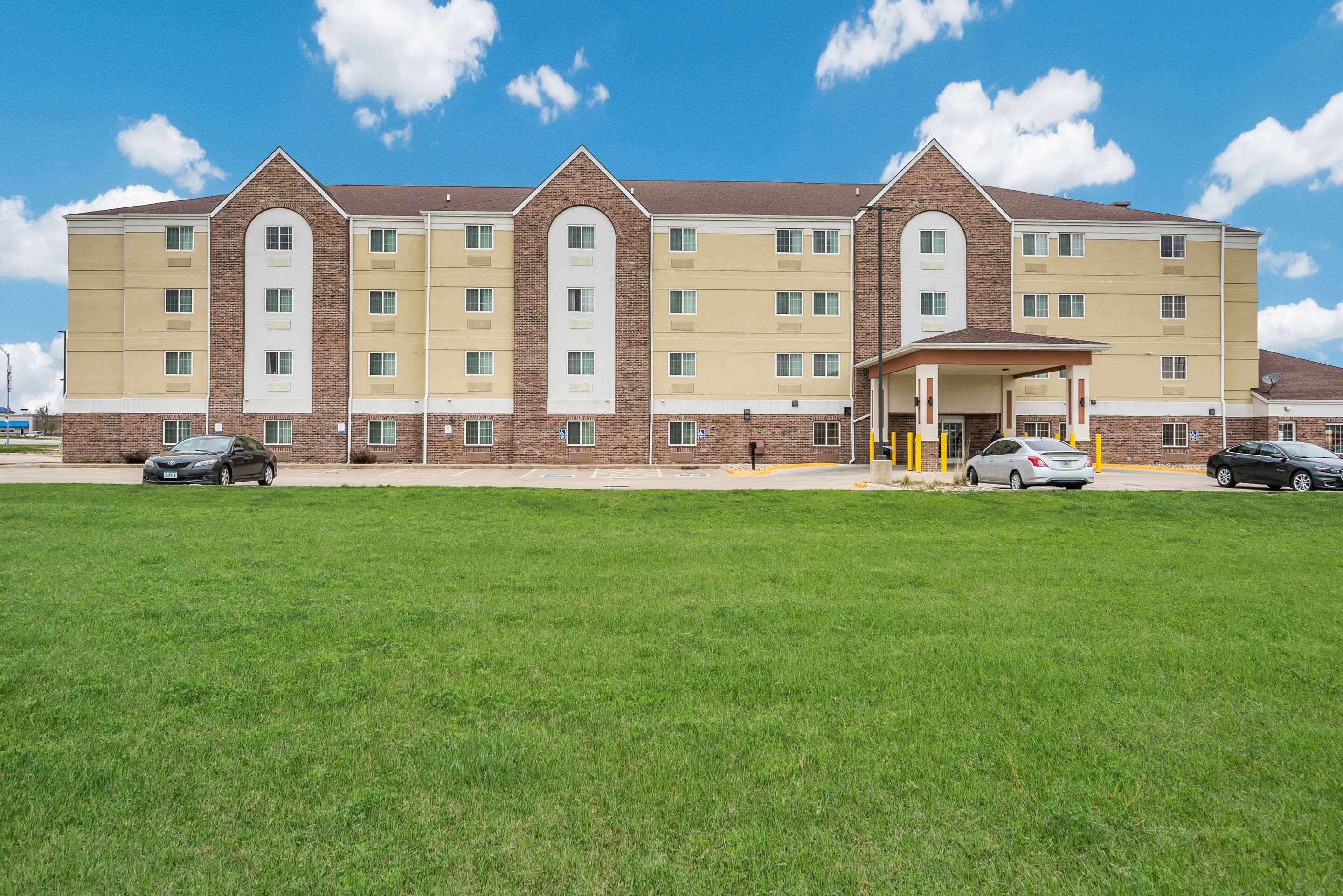 Suburban Extended Stay Hotel Waterloo - Cedar Falls - Cedar Valley Exterior photo